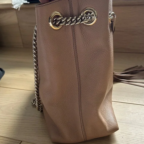 Gucci Tan Leather Shoulder Bag with Tassel - Picture 3 of 4